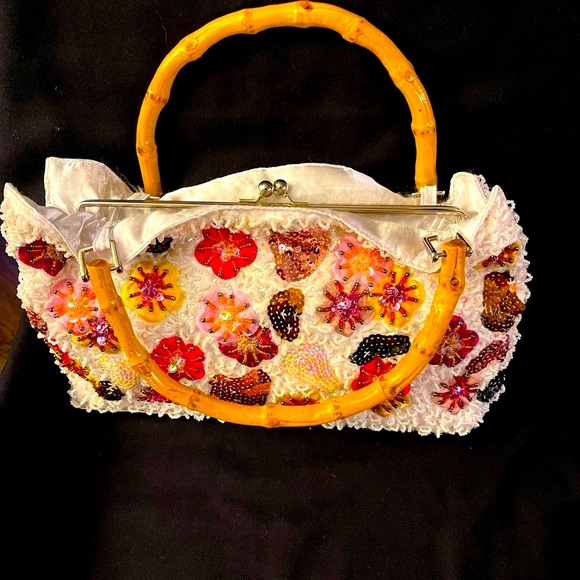 ❗️SALE❗️ A splash of sequins & satin for a summer refresh - Picture 2 of 3